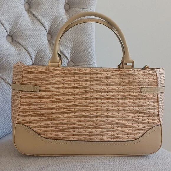 Etienne Aigner Spacious Woven Zippered Bag - Picture 3 of 16